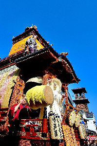 0440秋空に映える川越まつりの山車の写真