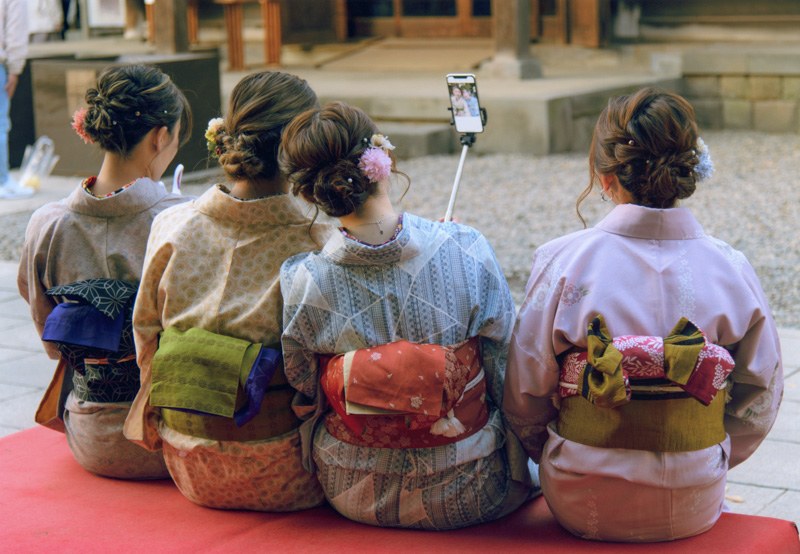 0123着物で川越散策を楽しむ女性達