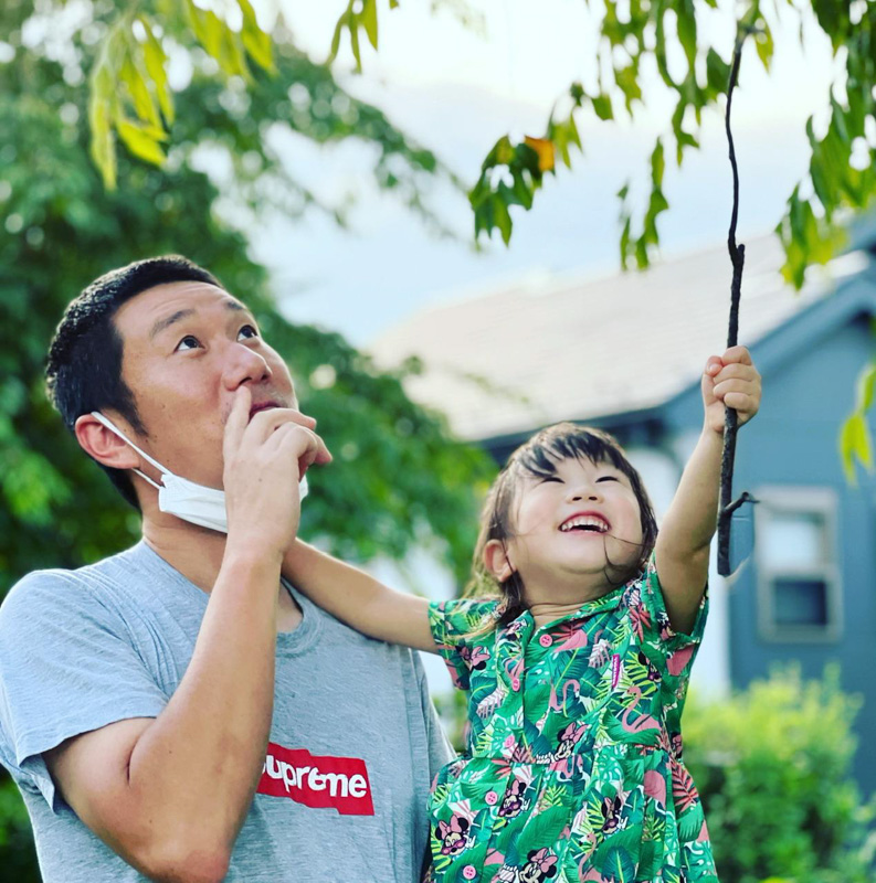 近所の公園でセミ観察