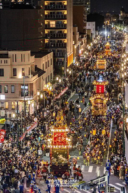 0452川越の街を練り渡るの写真